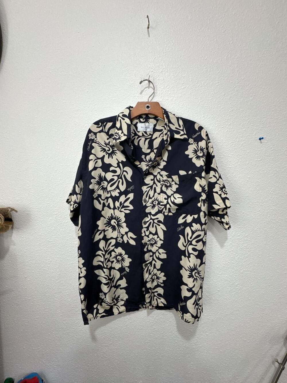 Bill Blass 100% Silk Navy and Cream Hibiscus Floral Aloha Hawaiian Button Down S